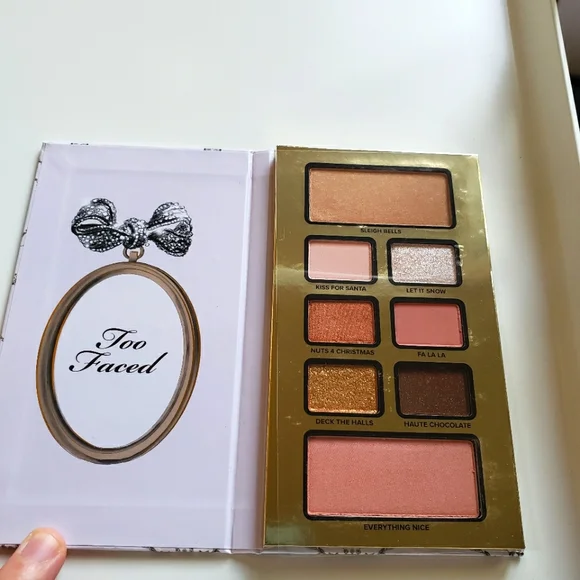 Too Faced Enchanted Wonderland eyeshadow collection - Picture 10 of 13